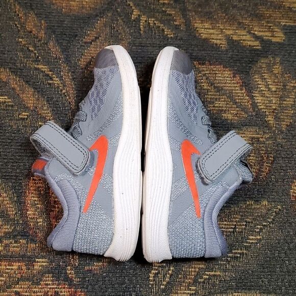 Nike Grey Revolution 4 Shoes with Orange Swoosh - Picture 4 of 6